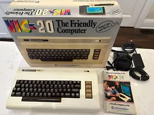 Computadora ultra rara Commodore VIC-20 serie EE. UU. #594 (de 3 millones) teclas PET ¡LEER! - Imagen 1 de 24