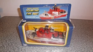 SQUIRTING FIRE DEPARTMENT BOAT 1975 NEW BRIGHT INDUSTRIAL Battery Power No. 2081 - Picture 1 of 3
