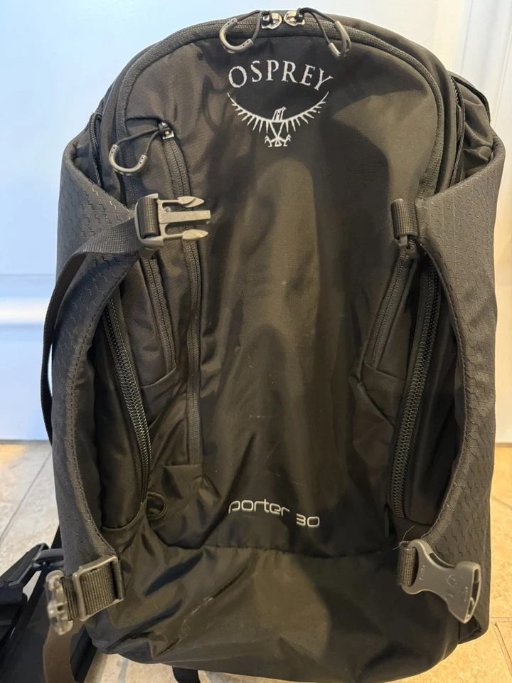 Mochila de viaje Osprey Porter 30 con correa para el hombro y "chaqueta recta"  Foto 1 de 4