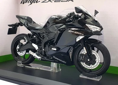 Aoshima 1/12 Scale 109717-3700 - Kawasaki Ninja ZX-25R Motorcycle - Black - Image 1 of 4