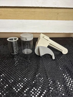 Pampered Chef Deluxe Cheese Grater #1275 Barrel Left Right Measuring Cup Fine - Image 1 of 4