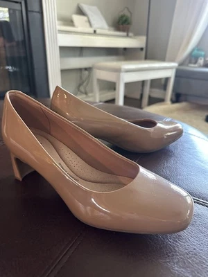 Bomba Clarks Kydall Iris charol talla 8 Foto 1 de 4