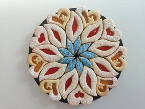 Bis-Kuchen 64 Plätzchenformen Cookie Cutters Nudelausstecher - Bild 1 von 1
