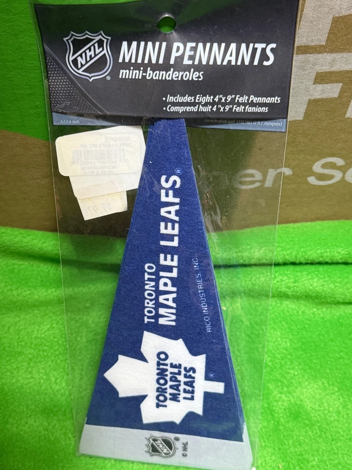 NEW Hockey Toronto Maple Leafs Logo Mini 4 x 6 Felt Pennant (x 8) - Image 1 of 1