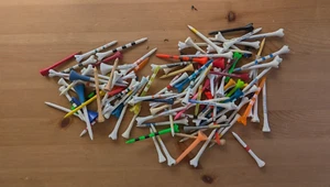 Golf Tees Lot of 100+ Mostly Plastic - Picture 1 of 9