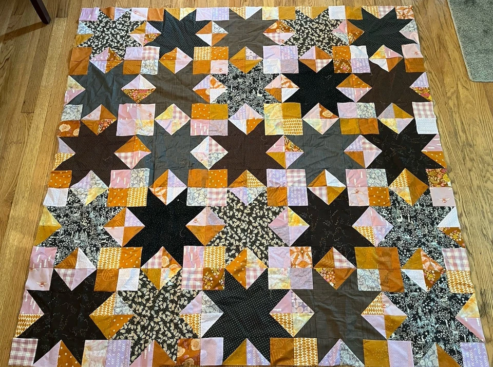 Top de edredón desguazado telas estrella rubí entonces llegó junio patrón de edredón Foto 1 de 1