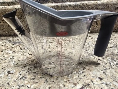 OXO GOOD GRIPS 4 CUP GOOD GRAVY FAT SEPARATOR w STOPPER STRAINER MEASURER 32oz - Image 1 of 4