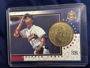 1998 Pinnacle Mint Collection Chipper Jones Coin In Card #11 Atlanta Braves - Picture 1 of 2