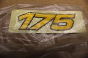 YAMAHA IT175 IT175G 1980 SIDE COVER EMBLEM NOS OEM 3R6-21737-00-00 - Picture 1 of 3