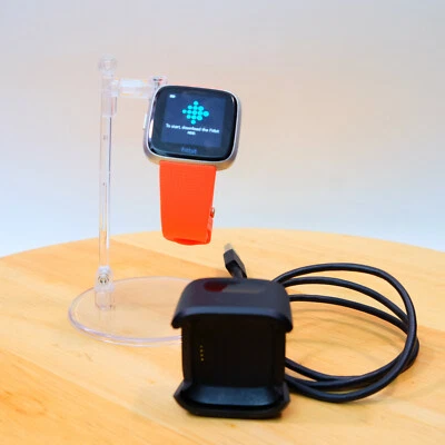 Fitbit Versa Lite alumínio branco/prata com carregador e faixa laranja/tangerina - Imagem 1 de 4