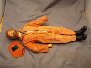 Vintage 1964 Hasbro GI JOE Adventure Team Figur mit orangem Anzug & braunen Haaren - Bild 1 von 7