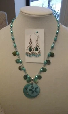 Juego de collar monedas y perlas Foto 1 de 4