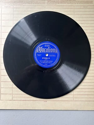 Vocalion 4751 - Lawrence Welk - Ain't she Sweet/My Donna Lee V+/V+ - Image 1 of 4