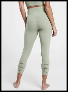 Athleta Salutation Stash Pocket II Cinch 7/8 Tight Leggings Salbeigrün, Gr. SMALL - Bild 1 von 14