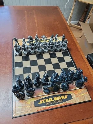 Juego de ajedrez Parker Brothers Star Wars Saga Edition, SOLO PARA PIEZAS, VER FOTOS.  Foto 1 de 4