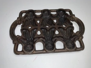 Cast Iron Gingerbread Cornbread Muffin Man Baking Mold  - Picture 1 of 2