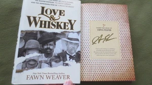 Love & Whiskey FIRMATO Fawn Weaver 2024 Jack Daniel, problemi legali di Green più vicini - Foto 1 di 7