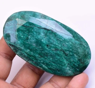 651.5 Ct Natural Huge Green Emerald Earth-Mined Certified Museum Use Gemstone - Image 1 of 4