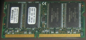 128MB Toshiba SDRAM 100MHz PC-100 SO-DIMM 144-pol. CL2 THLY6416G1FG-80 - Picture 1 of 2