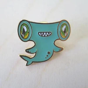 HAMMERHEAD SHARK ENAMEL LIMITED EDITION PIN BY VUDUBERI - Picture 1 of 4
