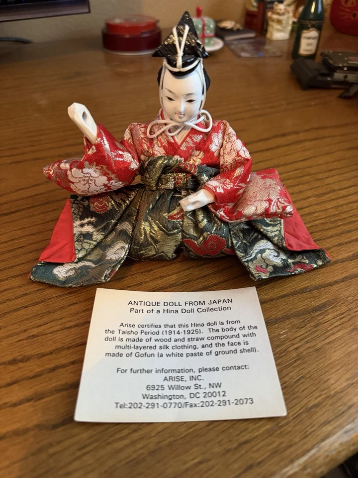 Boneca japonesa antiga Hina feita em Taisho (1912-1926) 8” de largura por 6” de altura - Imagem 1 de 1