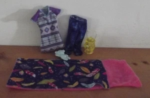BARBIE CAMPING FUN CHELSEA & SKIPPER REPLACEMENT OUTFIT & SLEEPING BAG DYX17 - Picture 1 of 6