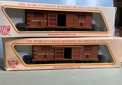 Vintage IHC 32' old-time ventilated/combination boxcars (2 cars), new old stock - Image 1 of 4