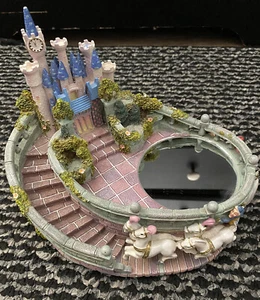 Vintage Disney Dancing Cinderella & Prince Charming Animated Musical Box Castle - Picture 1 of 8