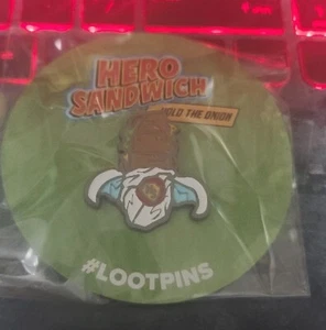 OMORI HERO Sandwich Hold the Onion Esmalte Coleccionable #Lootpins Caja de Botín NUEVO - Imagen 1 de 2