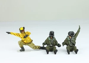 PreSale Set 02 ProPainted 1:32 Modern Seated Fighter Pilots & 01 Deck Crew - Picture 1 of 15