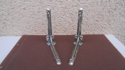 2 anciennes équerres en aluminium / Pour étagère / Quincaillerie - Photo 1/4