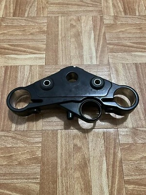 -= Moto Guzzi V7 Racer 2012 (Estados Unidos) / Placa superior de horquilla =- Foto 1 de 4