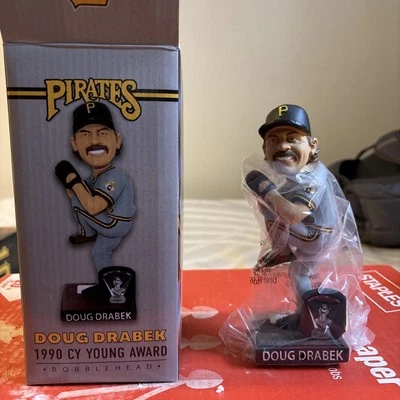 Doug Drabek 1990 Premio Cy Young Bobblehead Pittsburgh Pirates 2022 Nuevo en caja Foto 1 de 4