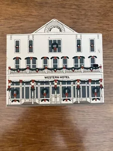 1991 THE CATS' MEOW "ROCKY MOUNTAIN CHRISTMAS WESTERN HOTEL" - Bild 1 von 5