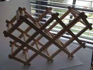 Faltbares Weinregal im Akkordeon-Stil helle Farbe Holz Raum für bis zu 10 Flaschen - Bild 1 von 7