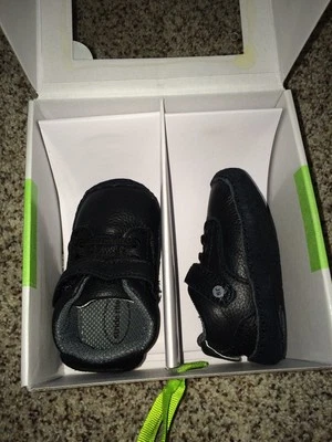 Stride Rite Cuna & Crawl Talla 2 Infantil Niño 3-6 M Negro Vestido PB37431 NUEVO EN CAJA Foto 1 de 4