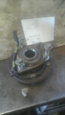 Buje delantero con sensor para camioneta Dodge Ram 1500 02-11 Foto 1 de 4