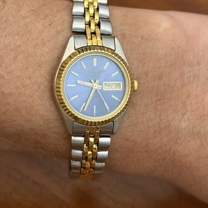 Women’s Pulsar Watch Blue Dial Gold/Silver Tone Day/Date V783-X003 Vintage - Picture 1 of 13