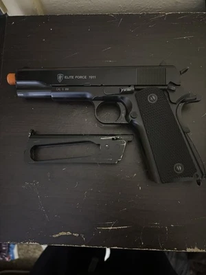 Pistola de Airsoft Elite Force 1911 Blowback Uso Limitado Primera Selección Primer Servicio Foto 1 de 3