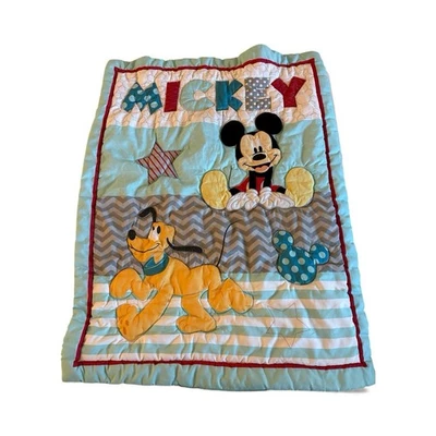 Одеяло для детской кроватки Disney Babies Mickey Pluto стеганое детское постельное белье 30x40 дюймов шеврон синее - - Изображение 1 из 4