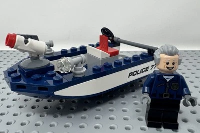 Lego Super Heroes 76059 Spider-Man Capitán Stacy Minifigura con Lancha Rápida de Policía Foto 1 de 4