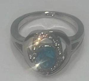 Anello cocktail misura 9 creato in laboratorio finitura turchese chiaro tono argento NUOVO - Foto 1 di 7