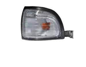 LEFT SIDE FRONT CORNER LIGHT FOR Toyota Townace YR22R/YR39R 8/1994-10/1996 - Picture 1 of 4
