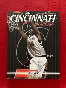 2005-2006 NCAA Cincinnati Bearcats basketball media guide / Hicks / White - Picture 1 of 1