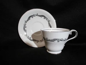 Aynsley Romance Smooth Cup & Saucer Vintage Bone China Made in England - Picture 1 of 4