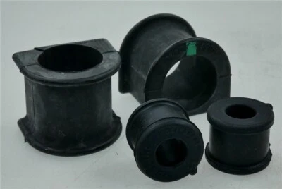 4x Genuine Toyota LandCruiser J7 HZJ78 HZJ79 Rubber Set Stabiliser Front NEW - Image 1 of 2