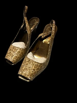 J. RENEE 动物印花踝带露趾楔形高跟鞋 9 M 码 — 第 1/4 张图片