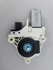 TESLA MODEL Y Front  or Rear  Left P MOTOR 2025-2026 2005486-00-A - Picture 1 of 7