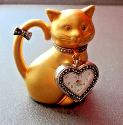 Vtg Cat w Colar Heart Figurine Mini Desk Clock Quartz Gold Tone Table Decor RARE - Image 1 of 4