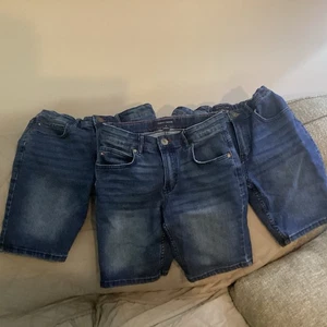 Tommy Hilfiger Denim Jean Shorts Youth Sz 12 Adjustable Waist 3 pairs included - Picture 1 of 8